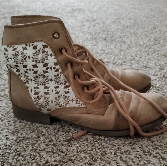 Boots - Picture 1 of 4